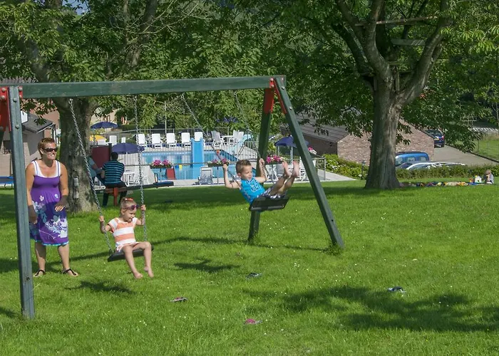 瓦卡提祖豪夫农家乐 *